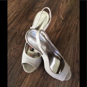 Jessica Simpson Nude Slingbacks!